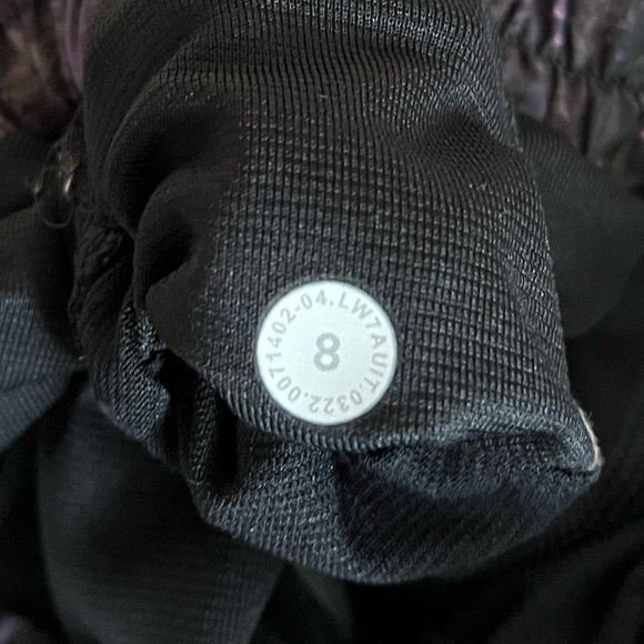 {Lululemon} Hotty Hot Low-Rise Lined Short 4" in Veiled Floral Black Multi - Picture 12 of 12